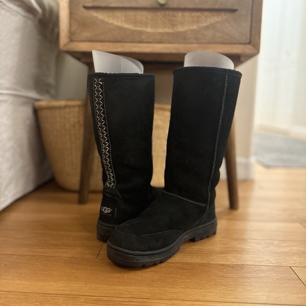 UGG Australia Tall Black Sheepskin Knee High Braid Suede Boots Women’s 6 5245